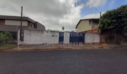 Terreno de 525 m² no Tarraf I com edícula ao fundo