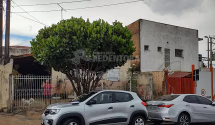 Terreno que possui 3 casas para demolição excelente localização