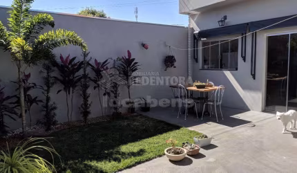 Casa diferenciada de 3 dormitórios no Jardim Tropical