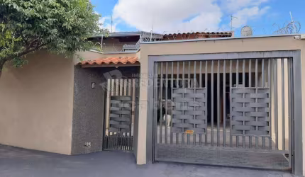 Casa com 2 dormitórios no Jardim Astúrias