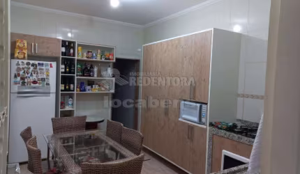 Maria Zorita, casa de 03 dormts com armários, 01 tipo apto, 03 wc, sala, cozinha planejada, varanda com churrasqueira, 04 vagas