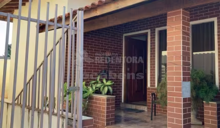 Casa 03 Dormitórios Guapiaçu
