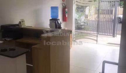 Casa residencial, tendo as características de comercial, originalmente com 3 dormitórios no bairro Jardim Europa