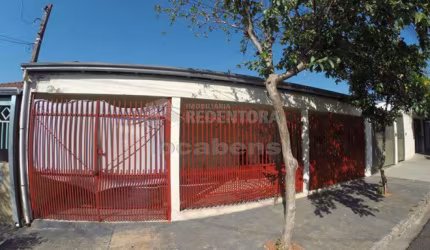 Casa com Edícula - Venda / Solo Sagrado