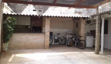 Casa e Galpão - De fundos na Boa Vista - Terreno de 277m²
