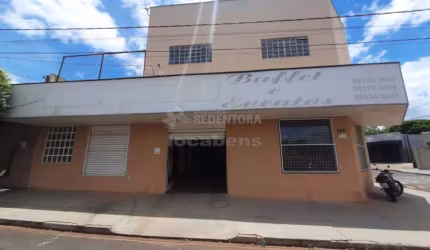 Guapiaçu - Salão comercial com apartamento no piso superior