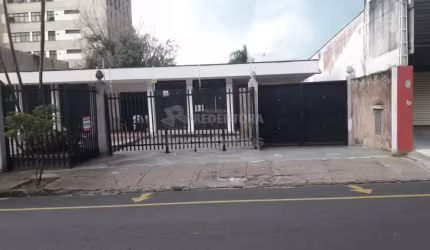 Centro - Casa com ampla construção e terreno em excelente localização, Comercio ou Residencia