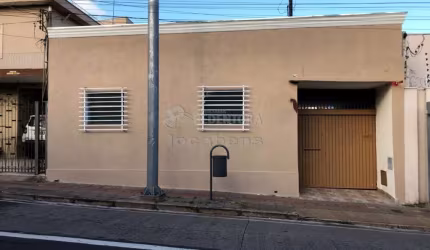 Centro Casa comercial para locação com 04 Salas, 01 recepção.