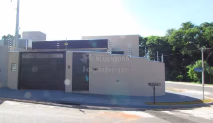 Casa de 3 dormitórios com fino acabamento no bairro Residencial Dr. João Tajara