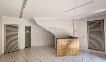 Salão comercial com 1 banheiro localizado no bairro São Francisco.