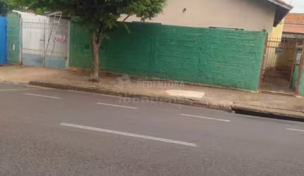 Casa com Kitnets no fundo - São Francisco
