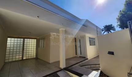 Casa com 03 dormitórios sendo 01 tipo apartamento e com armário no bairro Boa Vista