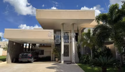 Venda de Sobrado com elevador possuindo 4 dormitórios localizado no Condomínio Eco Village.