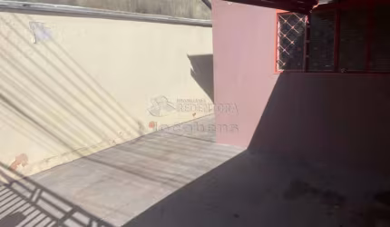 Jardim Arroyo -  Casa com 02 dormitórios e 01 vaga de garagem coberta