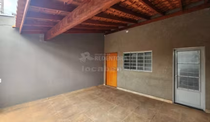 Locação de casa com 03 dormitórios e 2 vagas de garagem localizada no bairro Jardim Nunes.