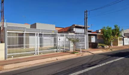 Casa de 03 dormitórios no bairro Parque Industrial.