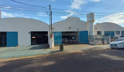 7 Barracões e escritório comerciais com ótima localização