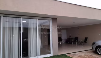 Exclente casa CEDRAL