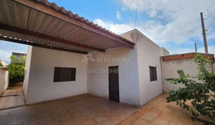 Casa para venda na cidade de Guapiaçu com 3 dormitórios e 2 vagas de garagem coberta.