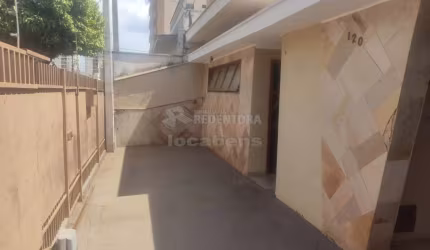 Casa à venda na Vila Sinibaldi, com 3 dormitórios e 3 banheiros.