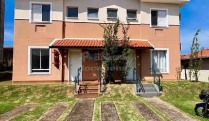 Maravilhoso Sobrado em Condomínio para Venda - 3 Dormitórios / Giardino