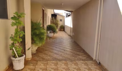Vila Santo Antônio -   Excelente localização casa com 03 dormitórios