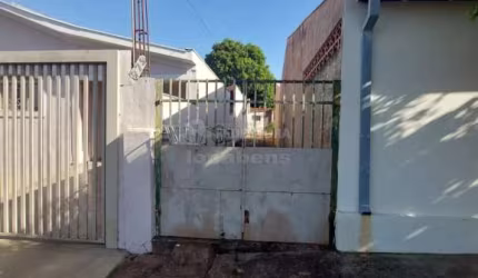 Casa de fundos no Bairro São Francisco