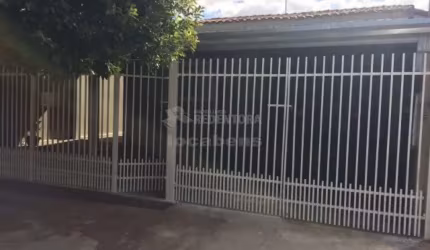 Excelente Casa Residencial para Venda - 4 Dormitórios / Eldorado