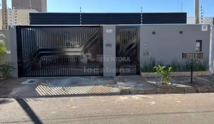 Maravilhosa Casa Residencial para Venda - 3 Dormitórios / Residencial Santa Cruz