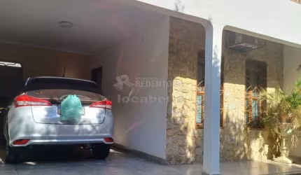 Excelente Casa Residencial para Venda/Locação - 3 Dormitórios / Vila Maceno