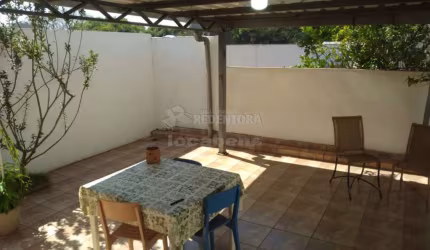 Casa 2 dormitórios / Vila Ercilia