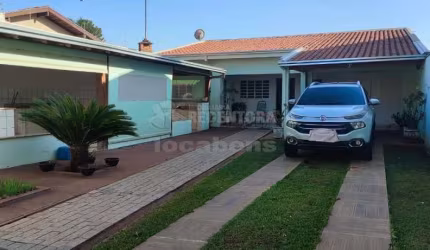 Casa à Venda -  Vila Cristina com 2 dormitórios