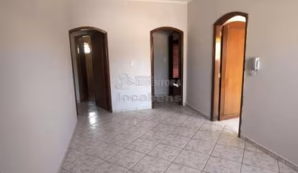 Casa de 03 dormitórios com armários no bairro Parque Industrial
