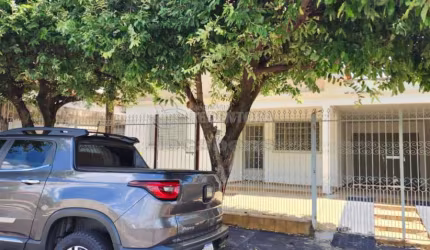 Ótima Casa Residencial para Locação/Venda - 3 Dormitórios / Vila Curti