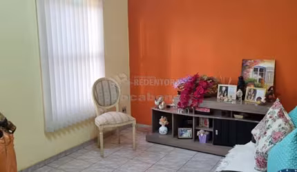 Venda de casa padrão com 3 dormitorios no bairro Vila Santa Tereza.