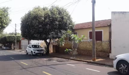 Perto da Marginal da W. Luiz - casa antiga com, bom local, fácil acesso