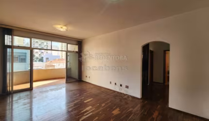 Apartamento de 03 dormitórios, sendo 01 suíte com sacada no Centro