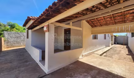 Casa com 03 dormitórios no bairro Ana Claudia