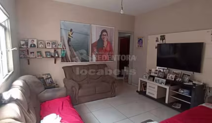 Casa bem localizada, com 03 dormitórios tipo apartamento no bairro Jardim Planalto