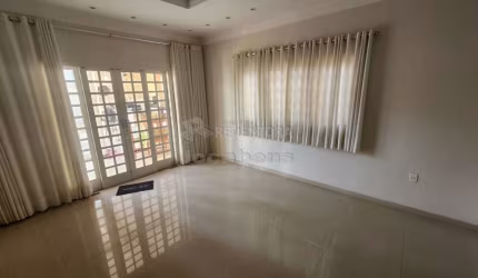 Casa de 03 dormitórios no bairro Parque São Miguel