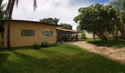 Venda de Chácara de 3 dormitórios localizada no Parque dos Pássaros com 3 dormitórios e 4 vagas de garagem coberta.