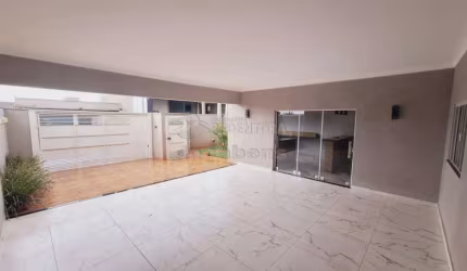 Locação/Venda de casa com 02 dormitórios localizada em Bady Bassitt.
