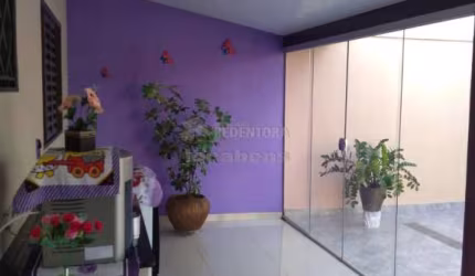 Venda de casa com 2 dormitórios localizada no Bairro Residencial Monte Verde.