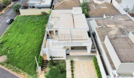 Ótima casa térrea no Gaivota 1