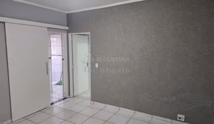 Jardim Suzana - Apto de 2 dorms, 1 vaga, sacada, ótimo