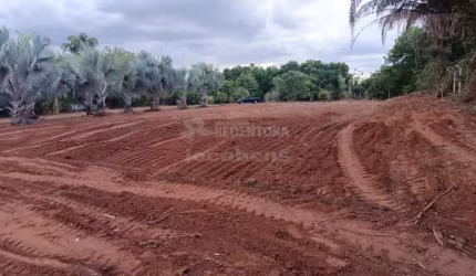 Vertentes do Sul - Área de 1.937,92 m² boa para construir