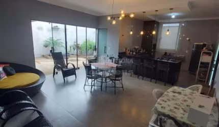 Casa para venda no bairro Jardim Nunes 2 com 02 quartos.