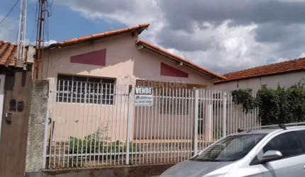 Perto do Centro, da Regente Feijó e Barão de Cotegipe - Casa em terreno de 11x22 metros, bom local