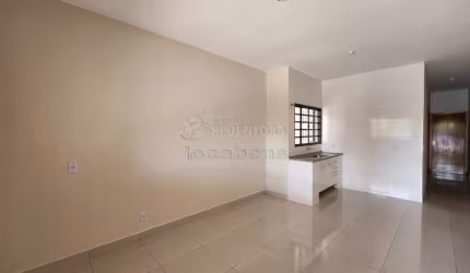 Casa com 2 dormitórios e 2 vagas de garagem localizada no bairro Jardim Nunes.