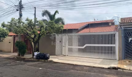 Ótima Casa Residencial para Venda - 3 Dormitórios / Nato Vetorazzo